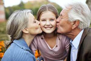 Бабушки и дедушки способствуют возникновению у детей различных заболеваний